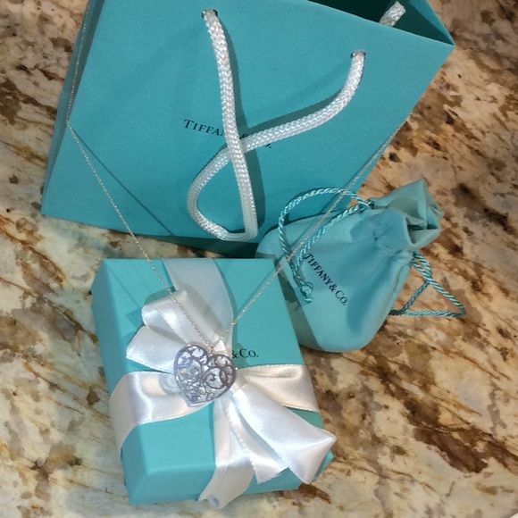 TIFFANY Sterling Silver HEART NECKLACE. Like New - Picture 3 of 4